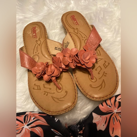 BORN Pink Floral Leather Sandals - Picture 2 of 10